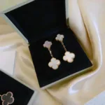 [Eternal Jewelry]CLOVER 2 MOTIF WHITE MOP EARRINGS - 图片 4